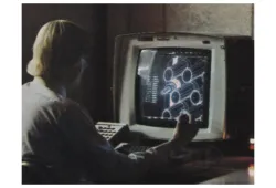 Inženjer radi na grafičkoj radnoj stanici